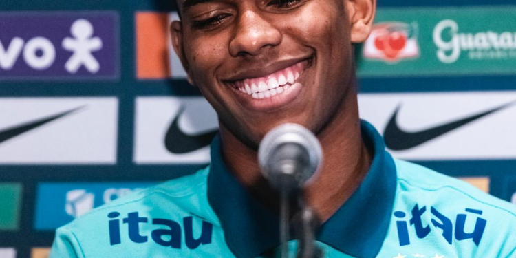 “Estêvãomania” chega a Seul e atrai holofotes em passagem da Seleção: “Surpreendeu bastante