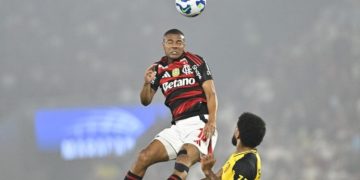 De la Cruz ressurge com atuação “nível de clube grande europeu” e acirra disputa no Flamengo