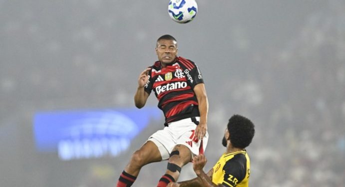 De la Cruz ressurge com atuação “nível de clube grande europeu” e acirra disputa no Flamengo