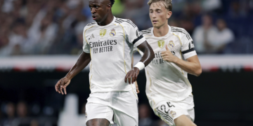 Zagueiro do Real Madrid encerra de vez crise entre Vini Jr. e Xabi: “Incrível e muito gente boa”