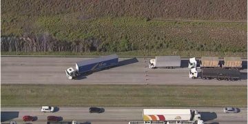 Carreta com falsa bomba fica atravessada no Rodoanel na Grande SP e é retirada após cerca de cinco horas